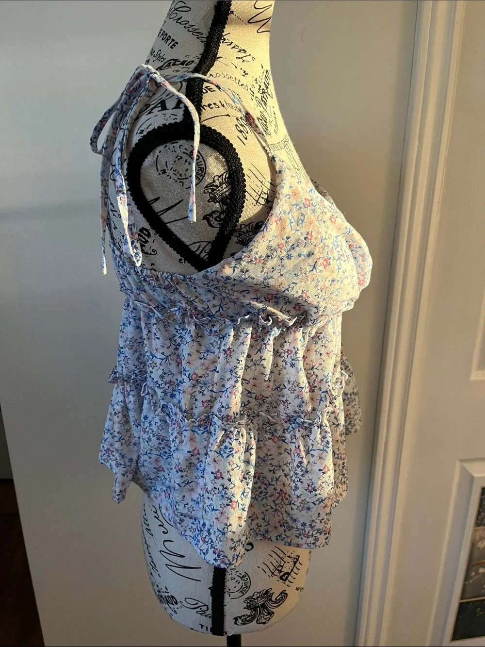 💗Floral Tie-Shoulder Ruffle Cami Top - White/Blue/Pink - Picture 3 of 8